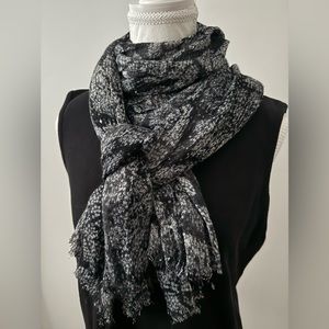 Vera Wang Black White Floral Sequin Scarf